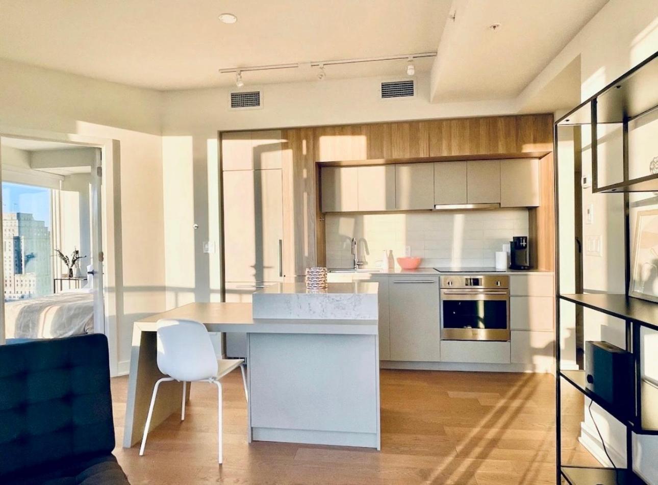 Spectacular Skyline Views - Downtown Montreal - Luxury Condo & Penthouse Номер фото