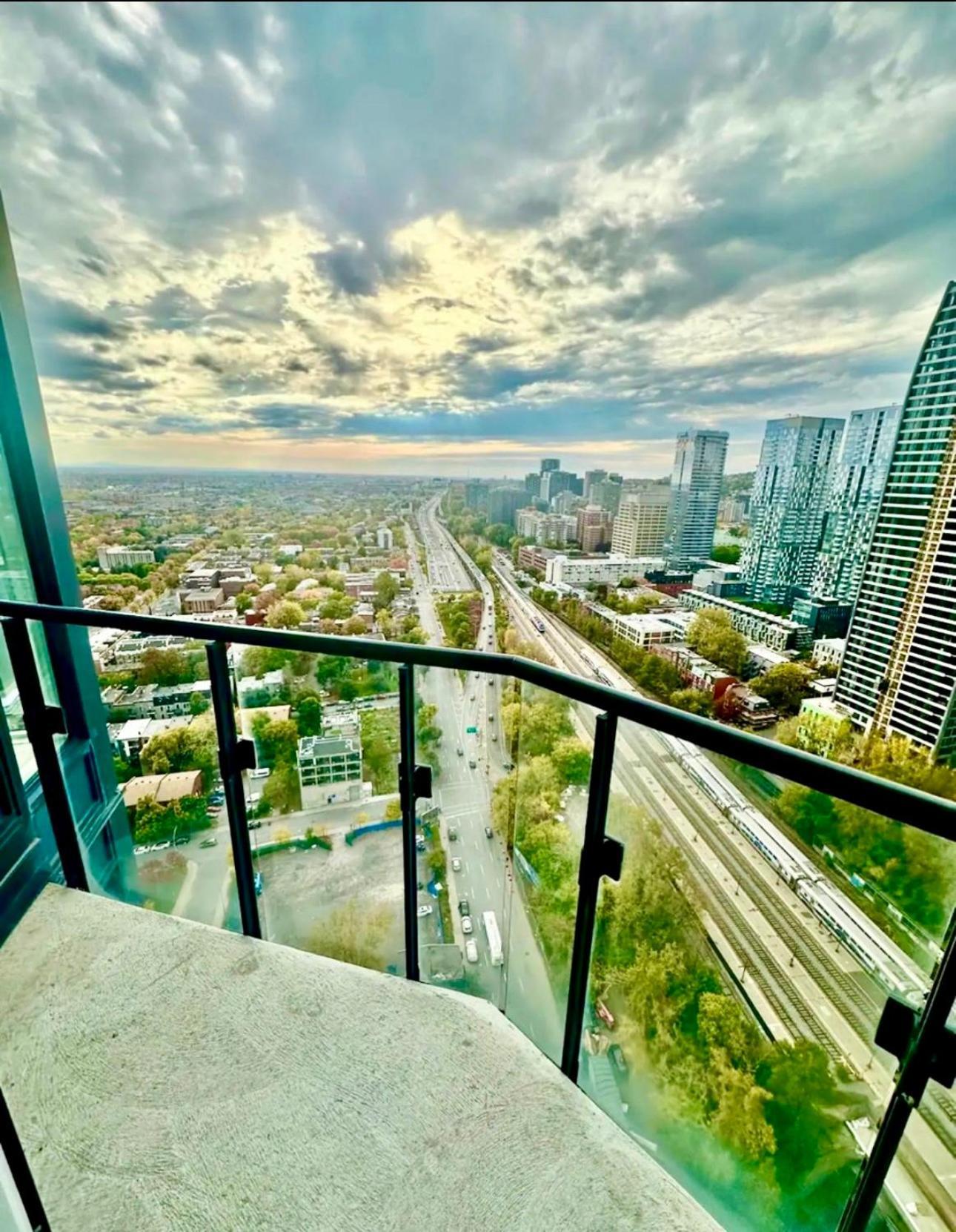Spectacular Skyline Views - Downtown Montreal - Luxury Condo & Penthouse Номер фото