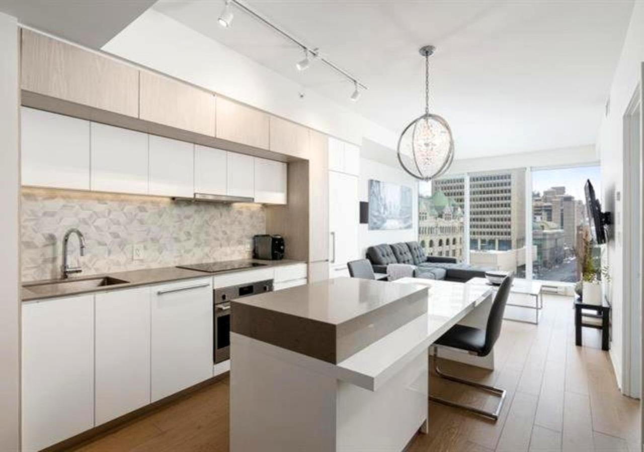 Spectacular Skyline Views - Downtown Montreal - Luxury Condo & Penthouse Номер фото