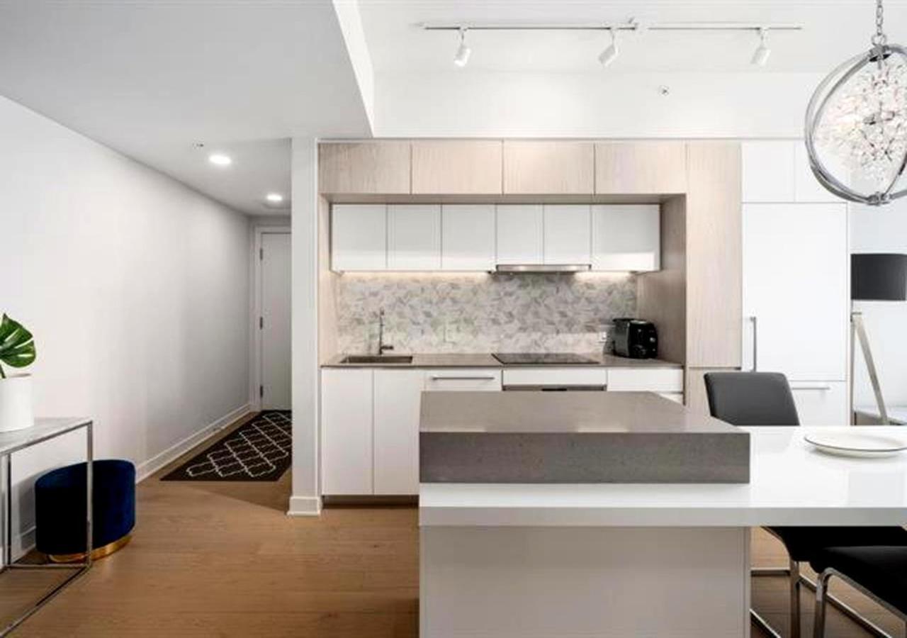 Spectacular Skyline Views - Downtown Montreal - Luxury Condo & Penthouse Номер фото