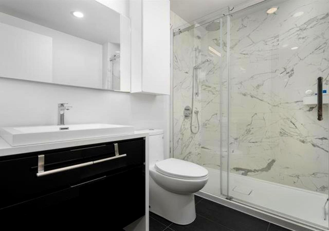 Spectacular Skyline Views - Downtown Montreal - Luxury Condo & Penthouse Номер фото